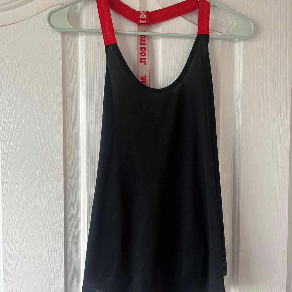 Nike DriFit Women’s Workout Top Size M